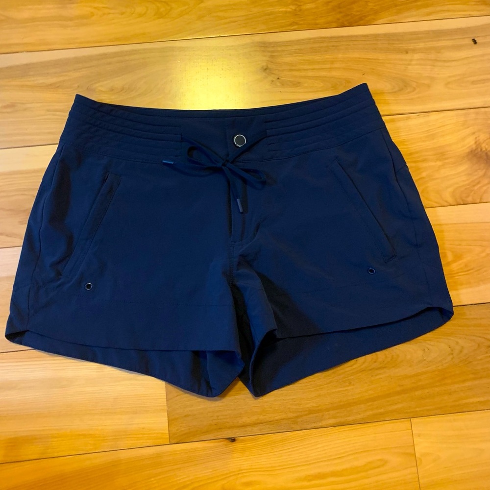 Athleta sz 4 Navy swim shorts